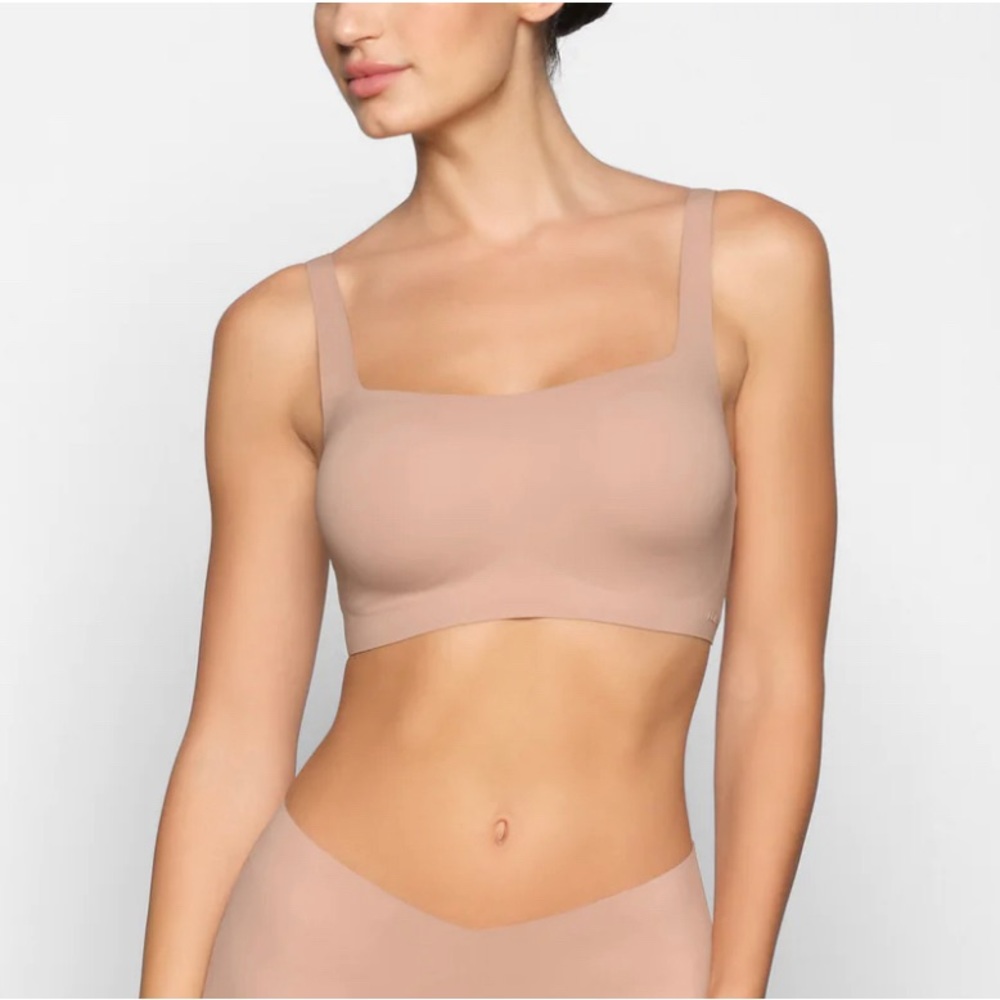 Skims Naked Scoop Bralette